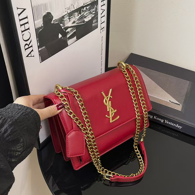 New stylish and versatile chain bag