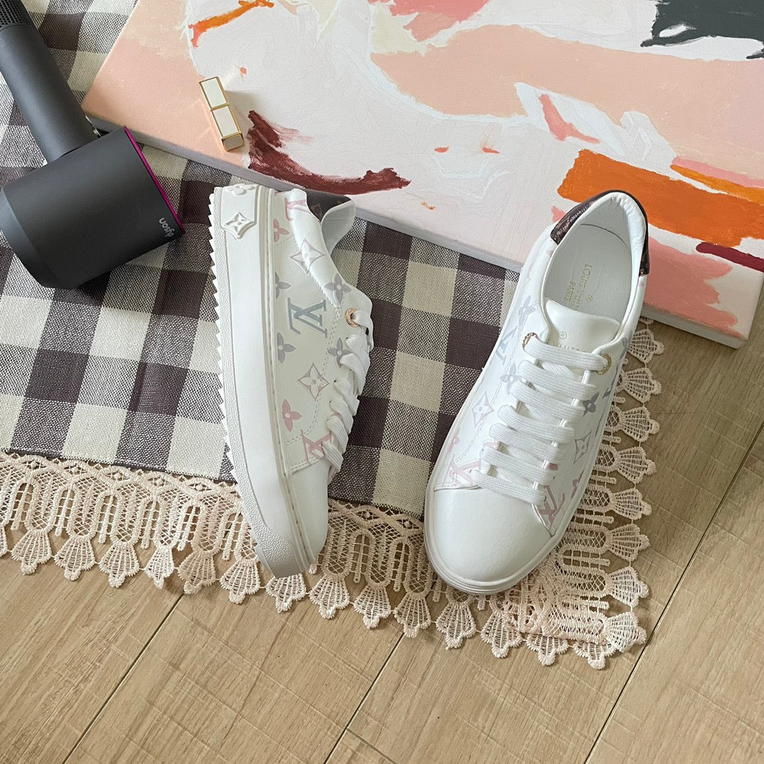L   23 New Embossed White Shoes