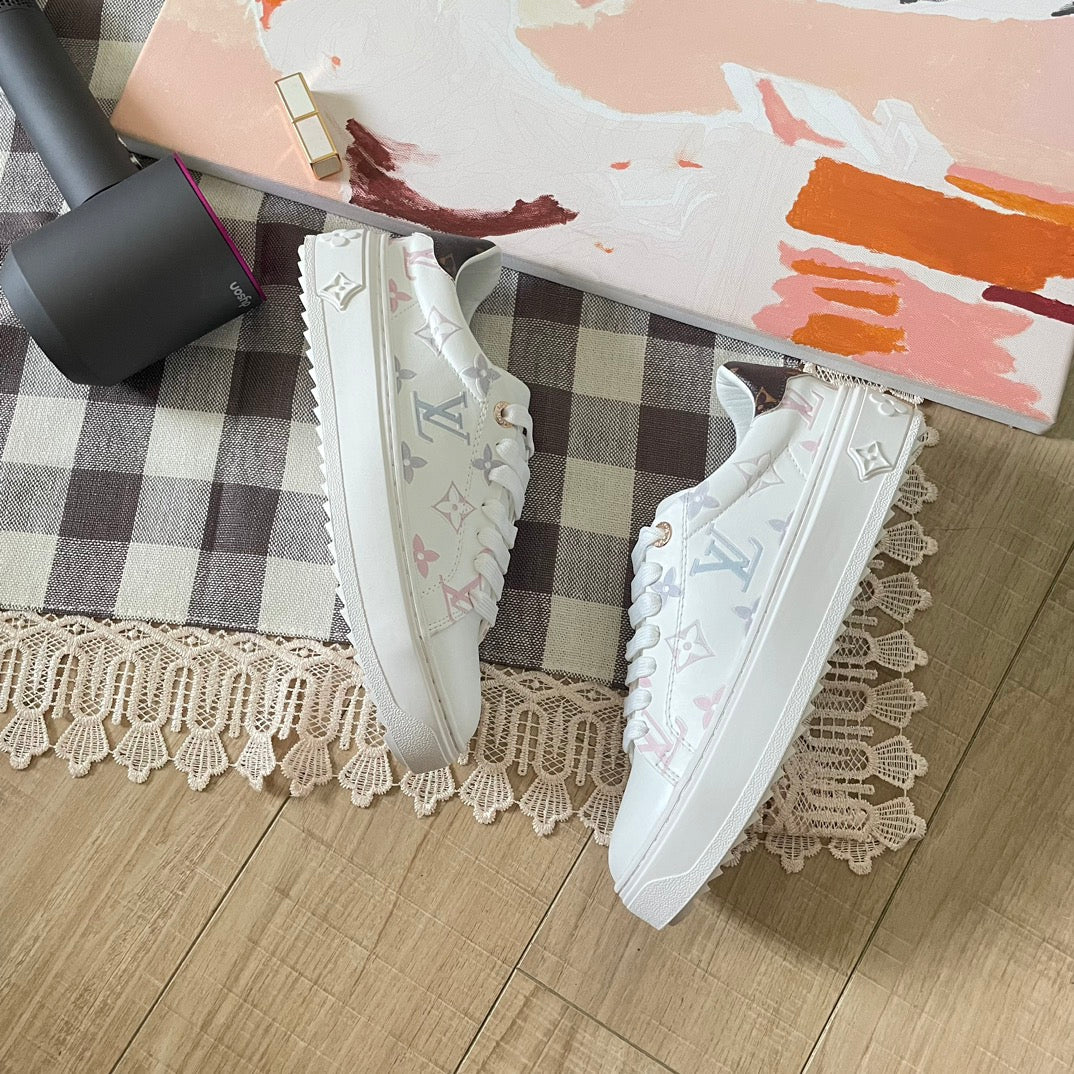 L   23 New Embossed White Shoes