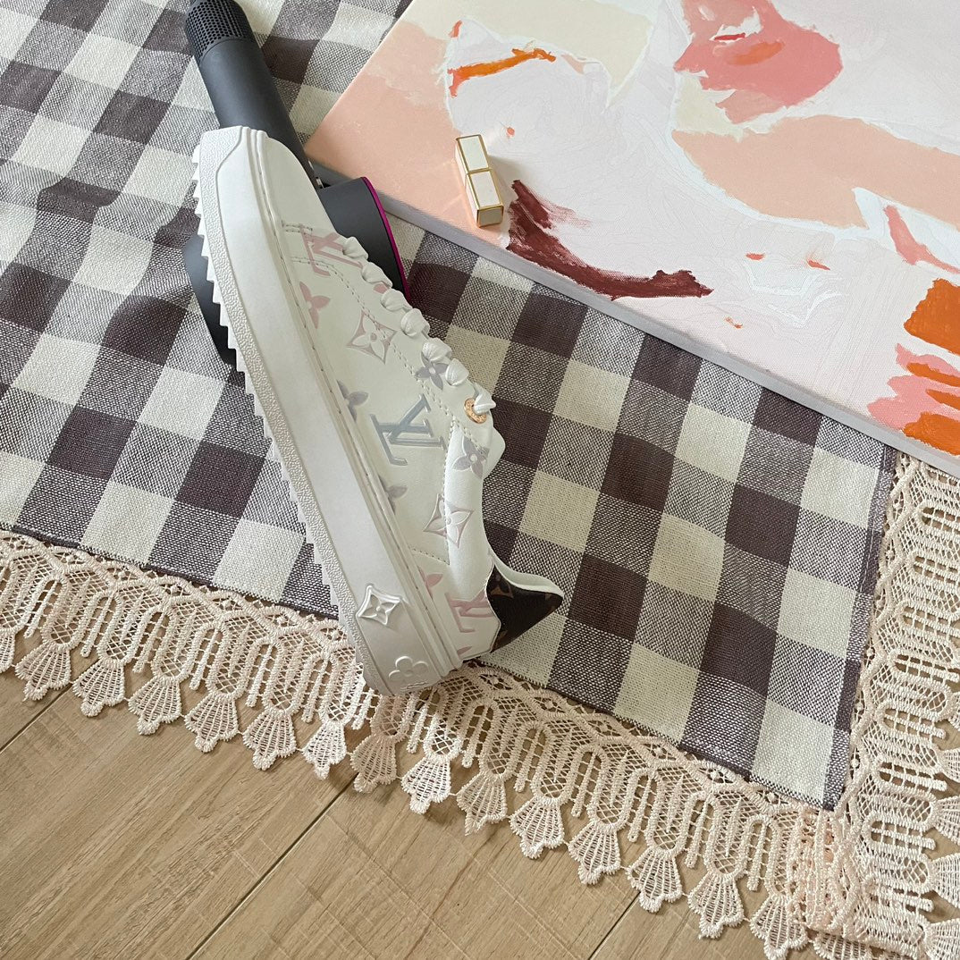 L   23 New Embossed White Shoes