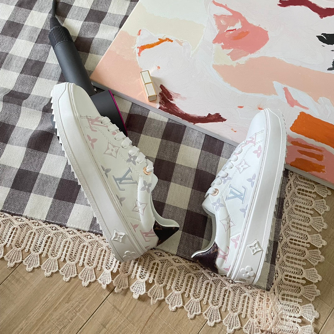 L   23 New Embossed White Shoes