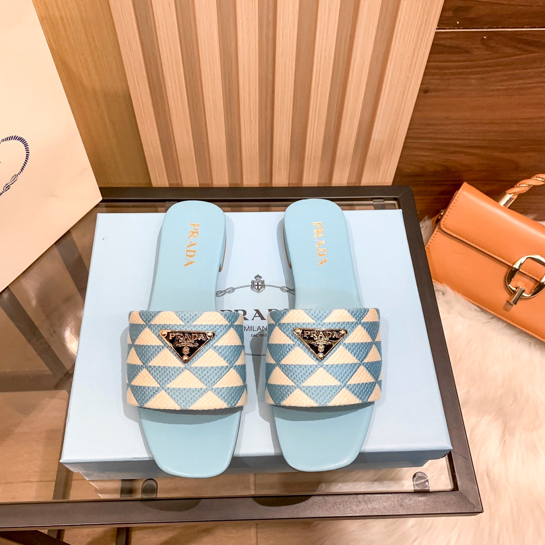 P   New Embroidered Flat Slippers