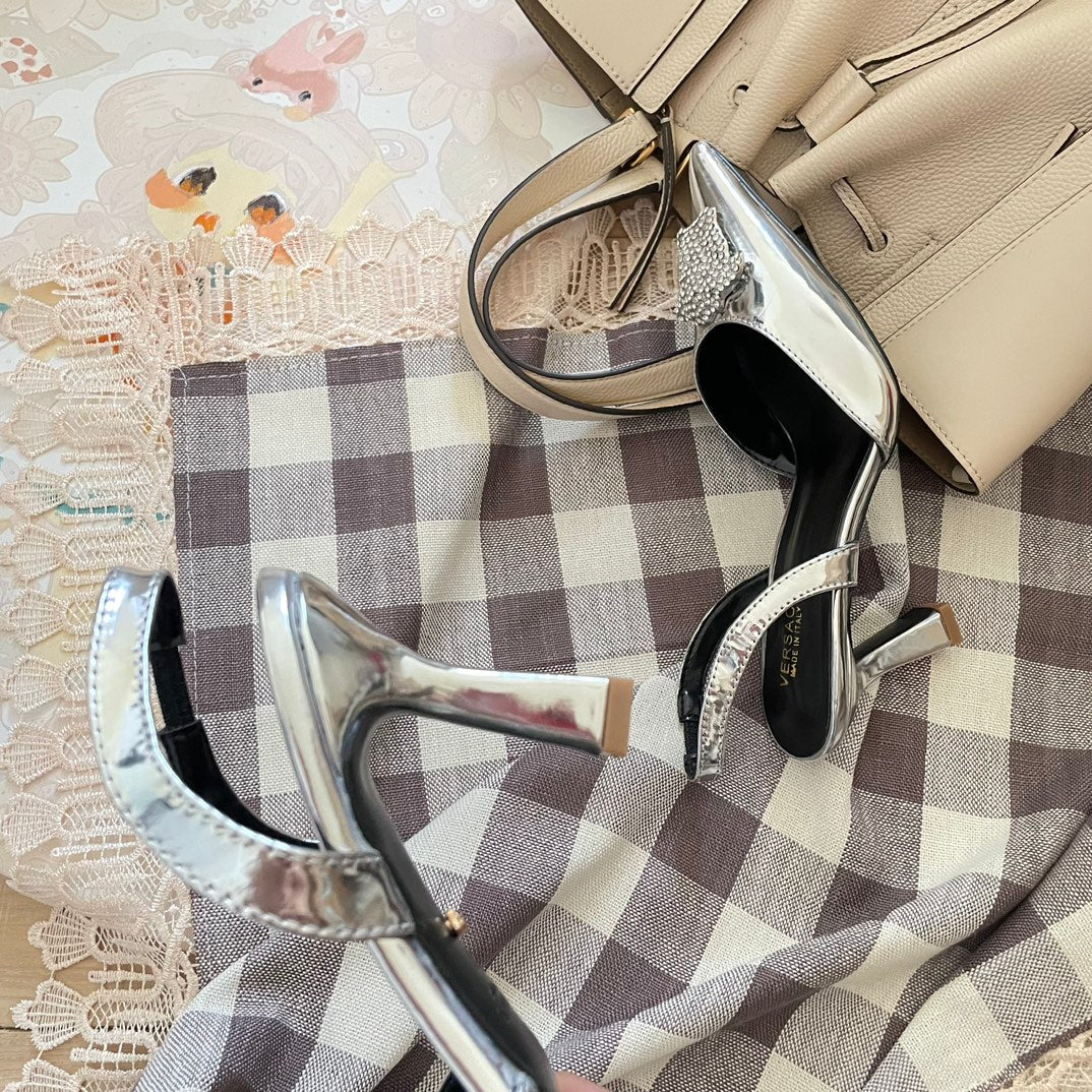 VE* 23 new Medusa sandals