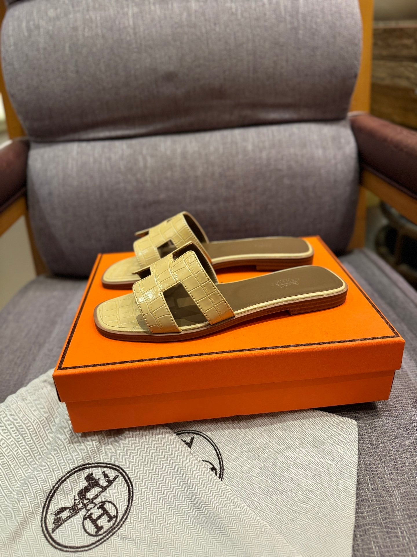 HE*24 new early spring slippers