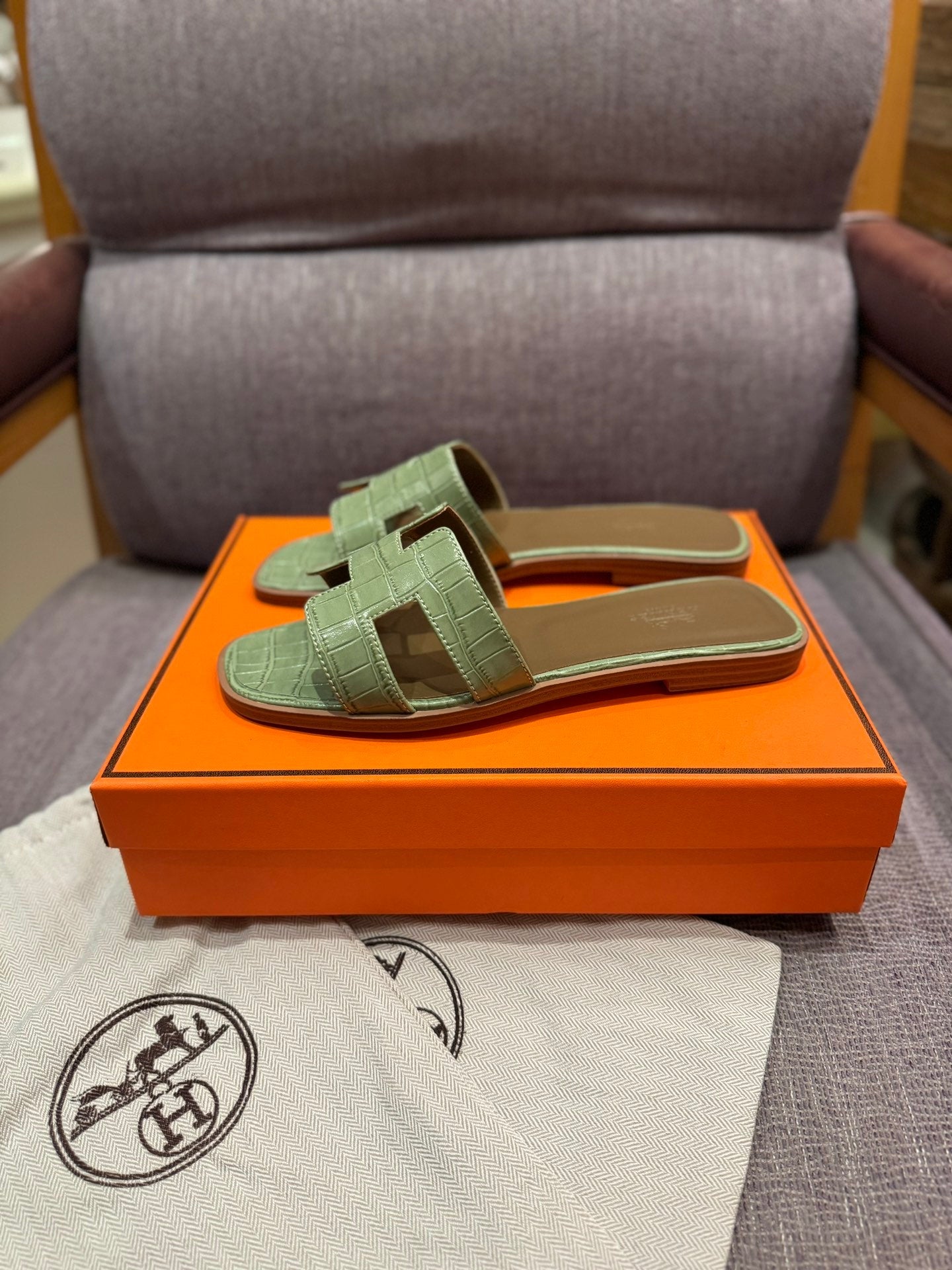 HE*24 new early spring slippers