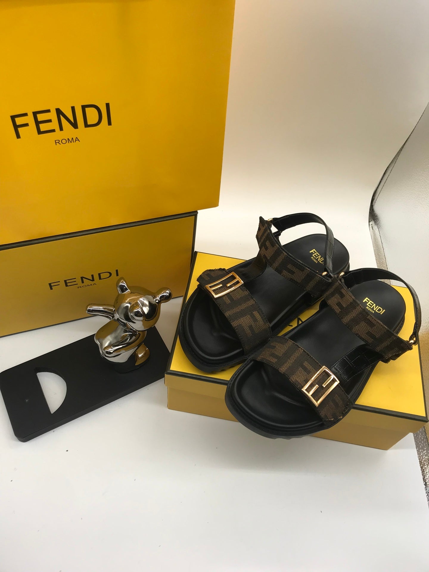 FEN* 24 new sandals
