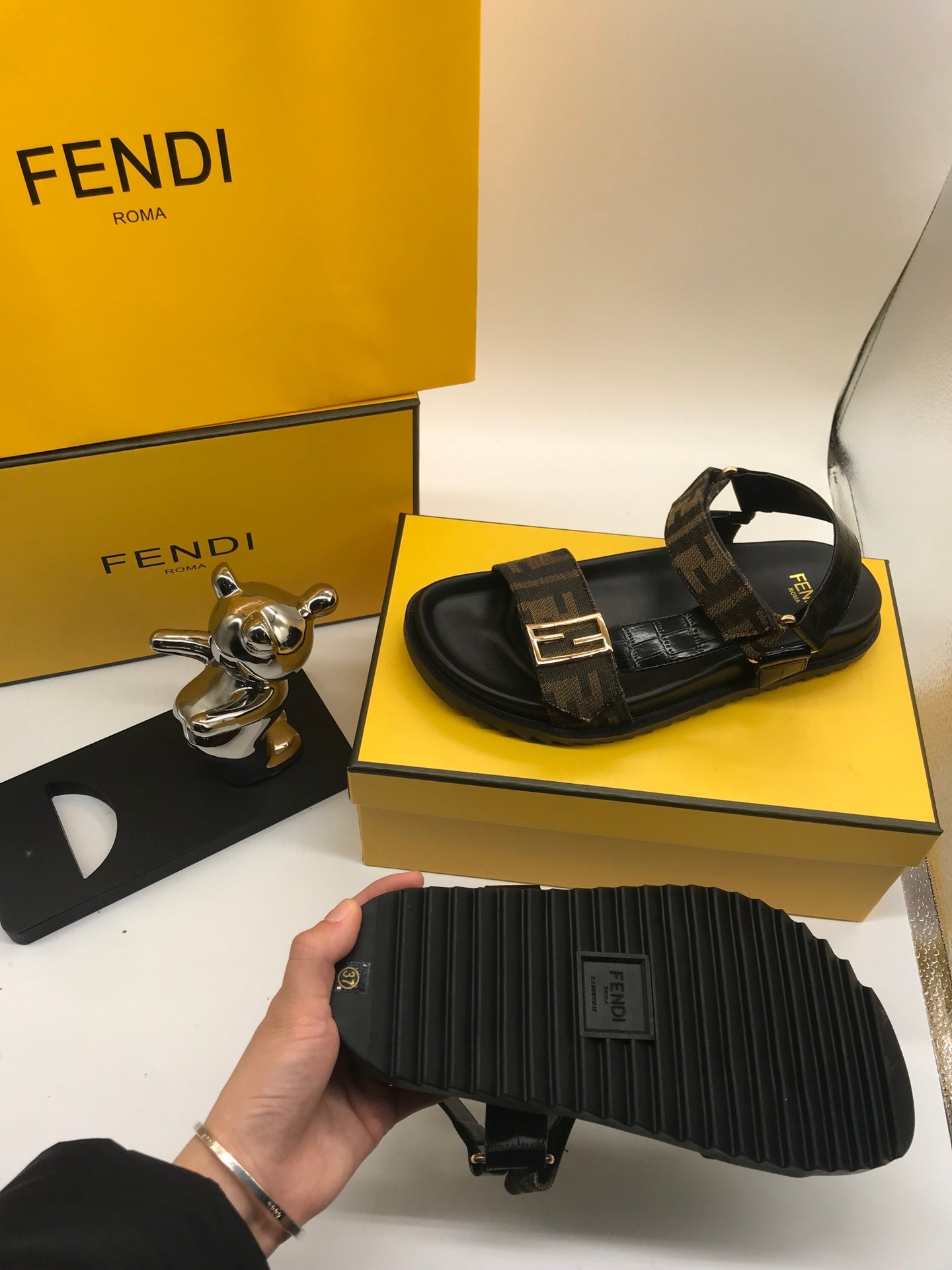 FEN* 24 new sandals