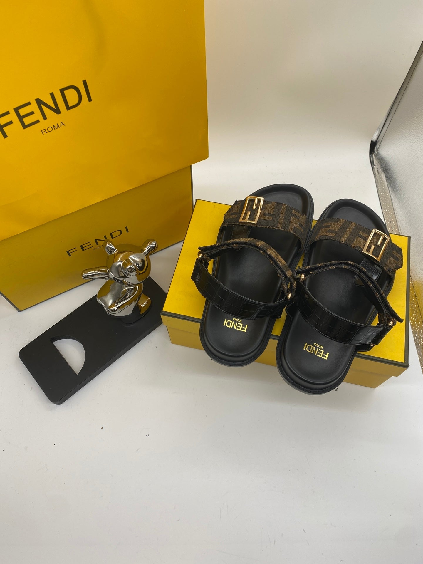 FEN* 24 new sandals
