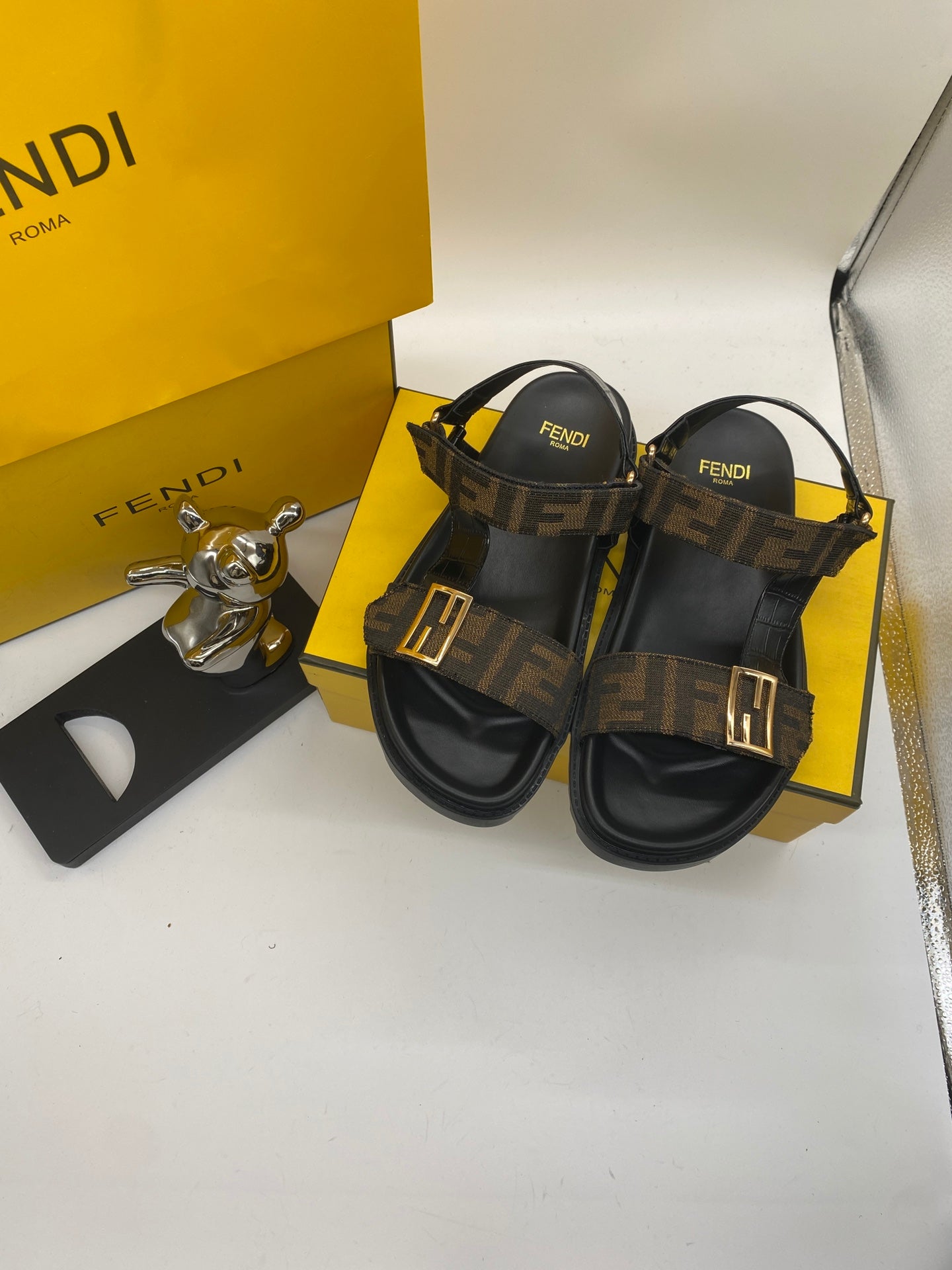 FEN* 24 new sandals