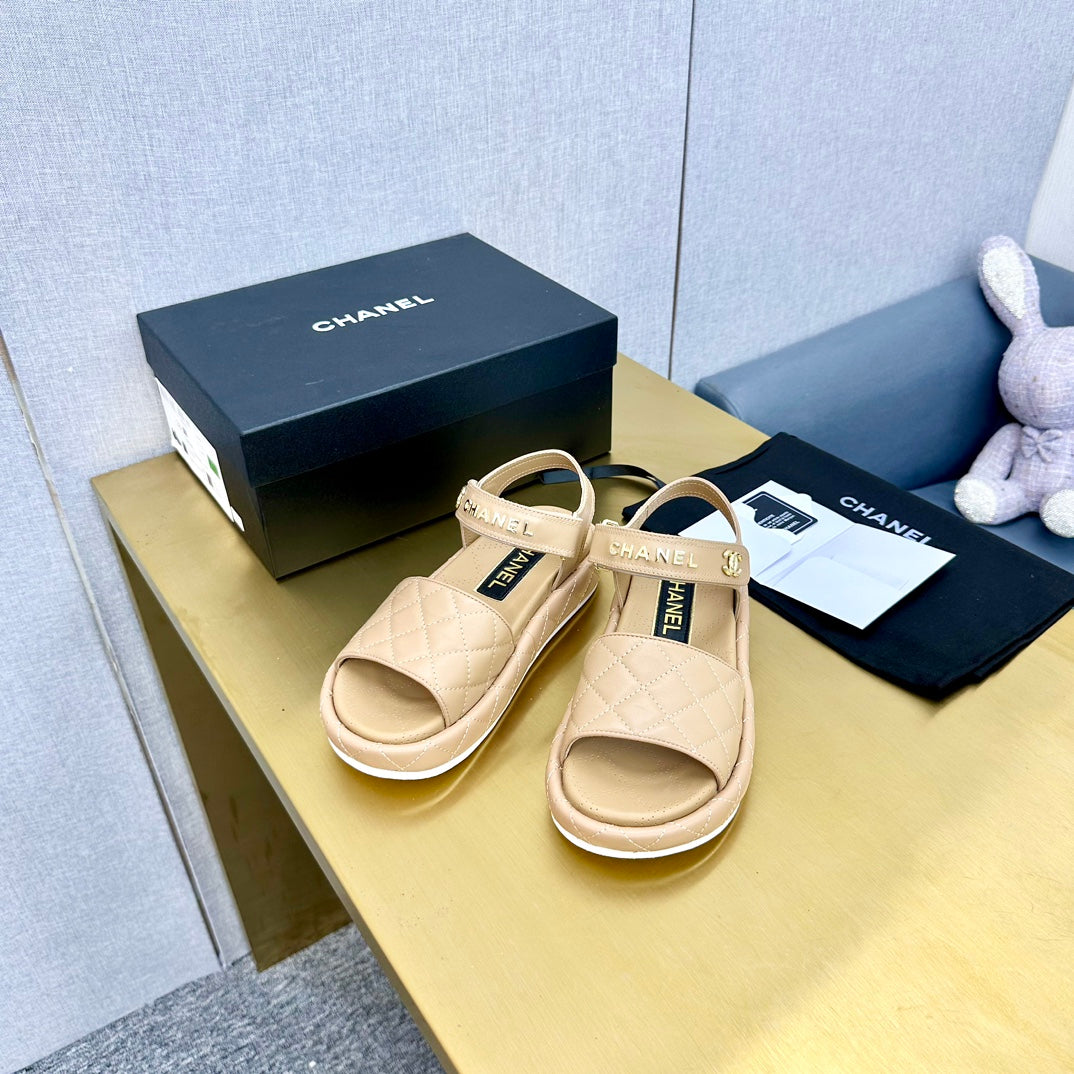 CHAN* 24 catwalk style thick heel sandals