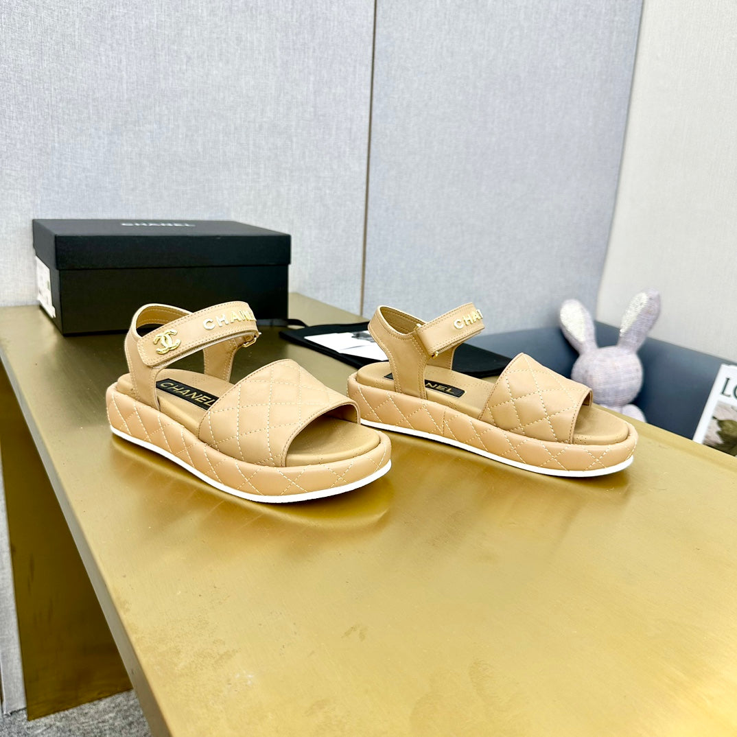 CHAN* 24 catwalk style thick heel sandals