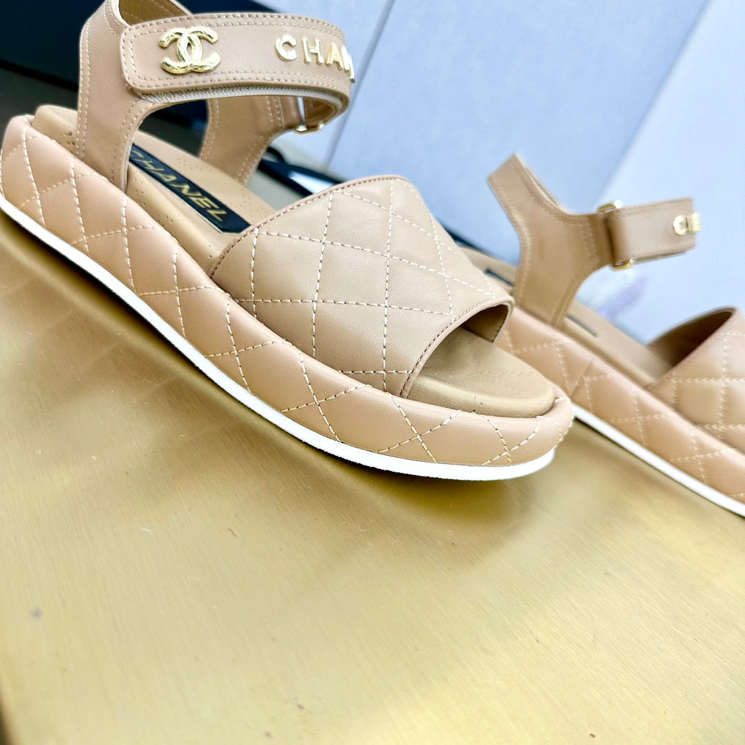 CHAN* 24 catwalk style thick heel sandals