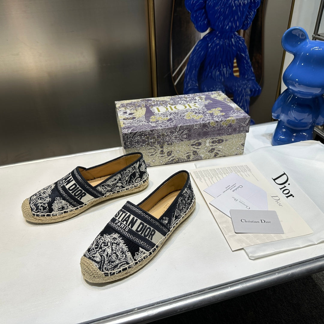 DIO* embroidered fisherman shoes