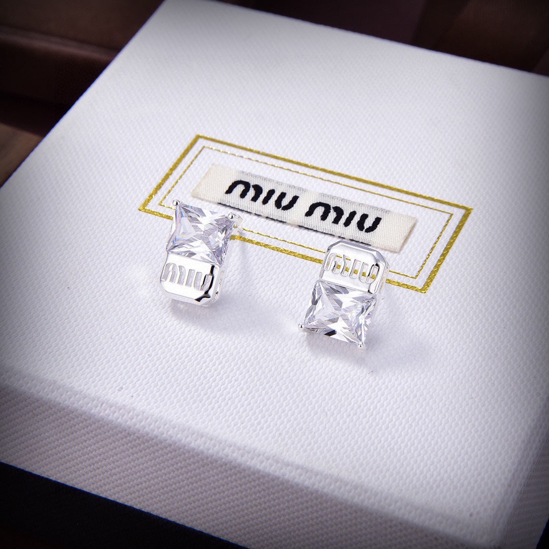 MI* 24 new letter earrings