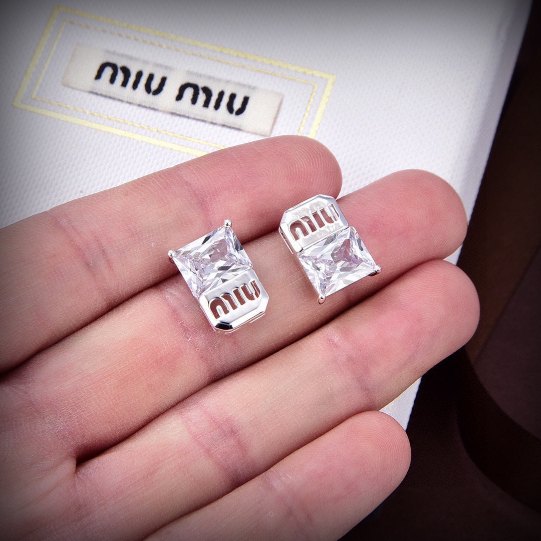 MI* 24 new letter earrings