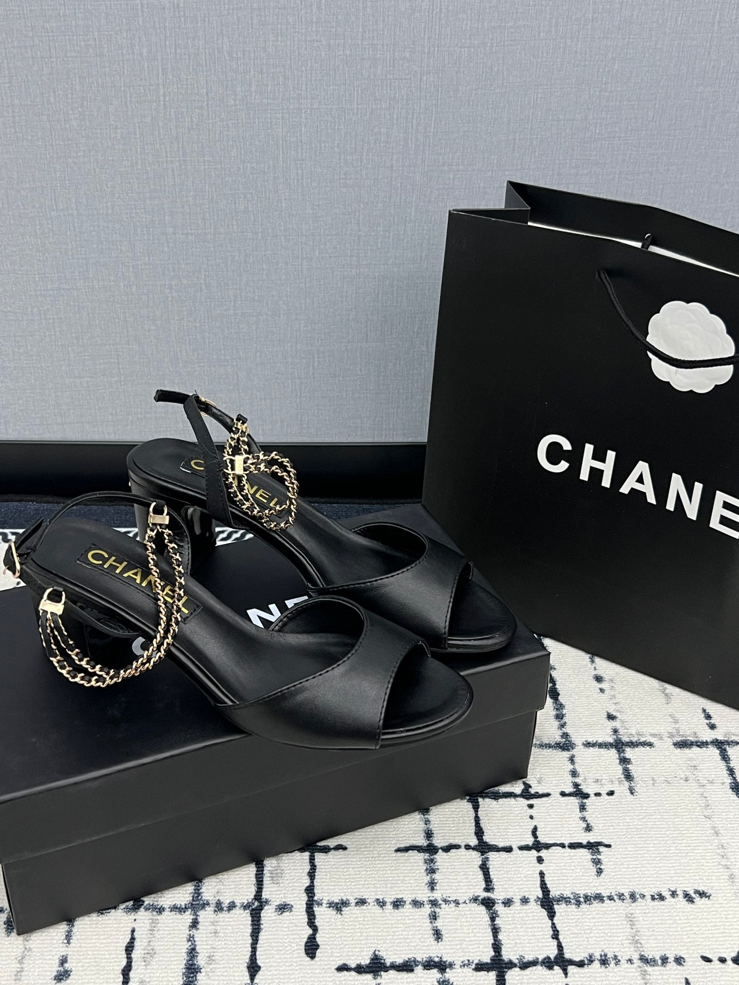 CHAN* 24 new sandals