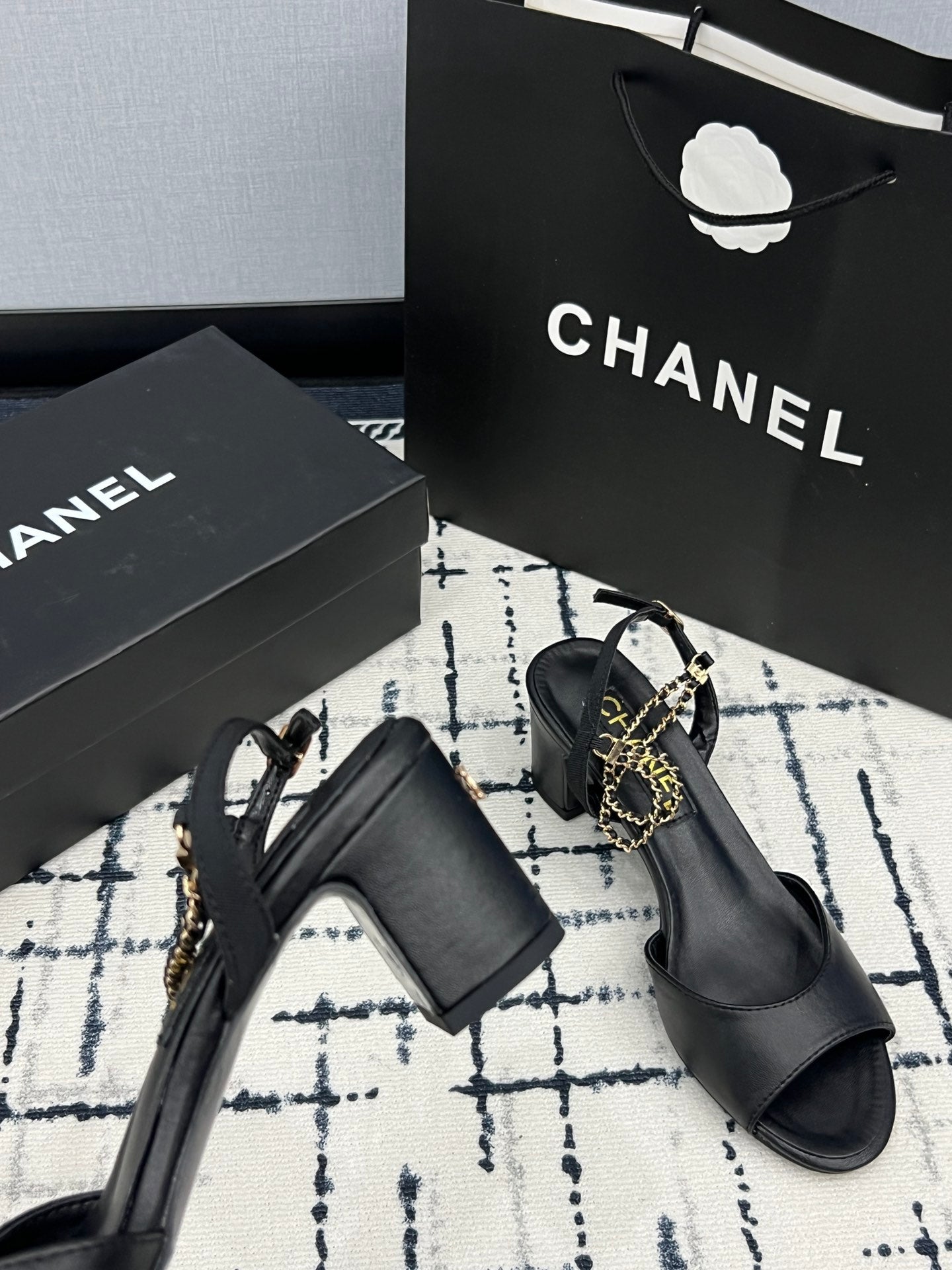 CHAN* 24 new sandals