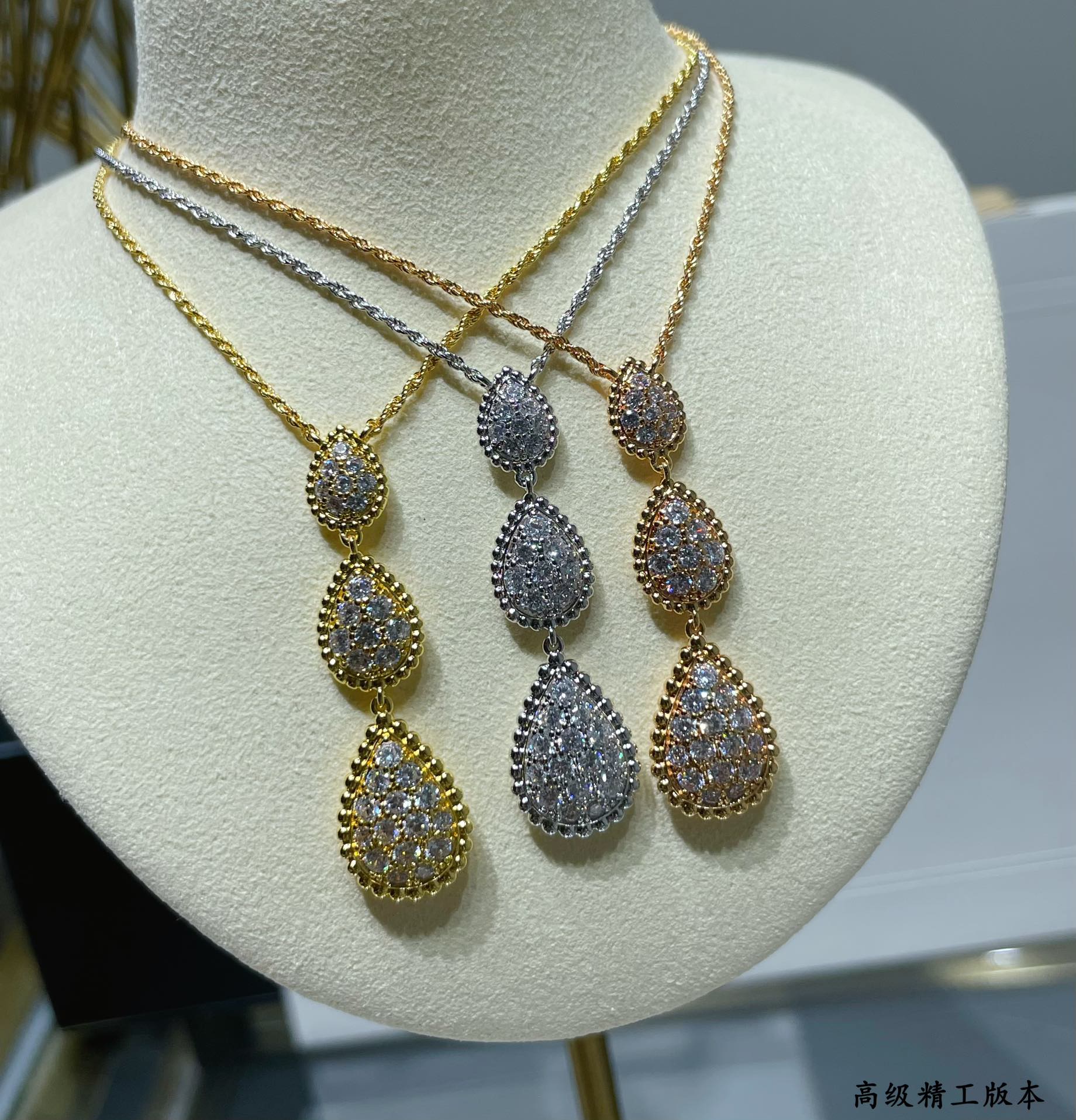 Bouche* three water drop necklace