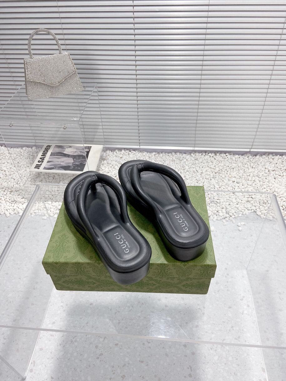 GUC* popular platform sandals