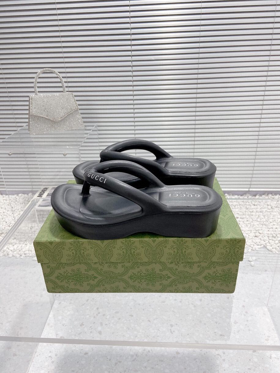 GUC* popular platform sandals
