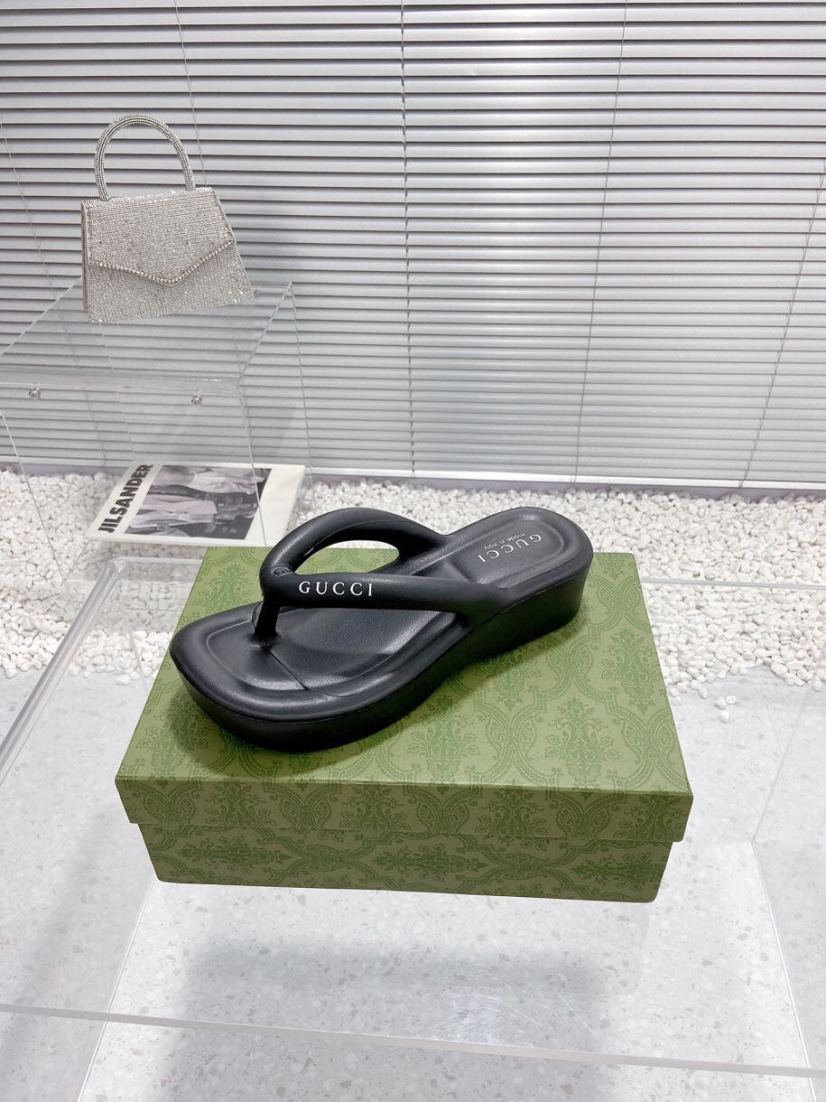 GUC* popular platform sandals
