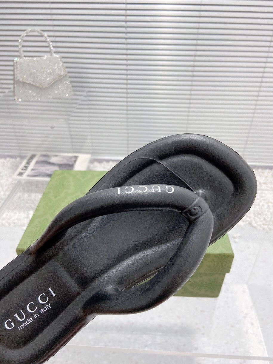 GUC* popular platform sandals