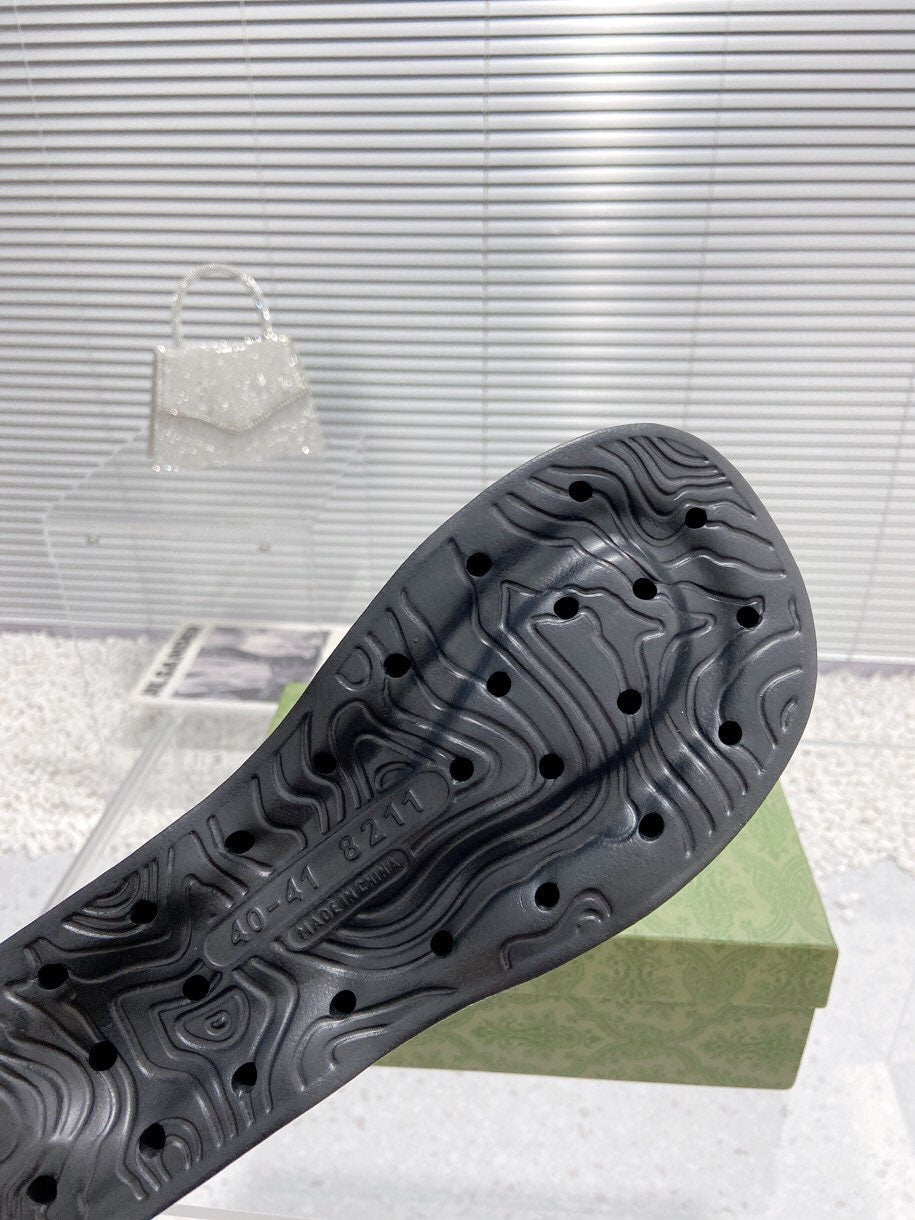 GUC* popular platform sandals