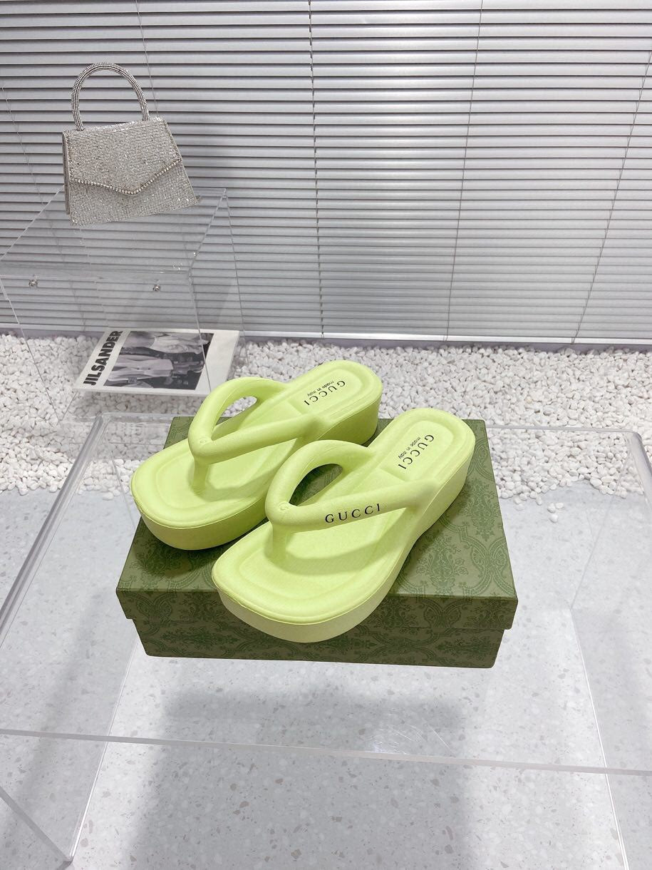 GUC* popular platform sandals