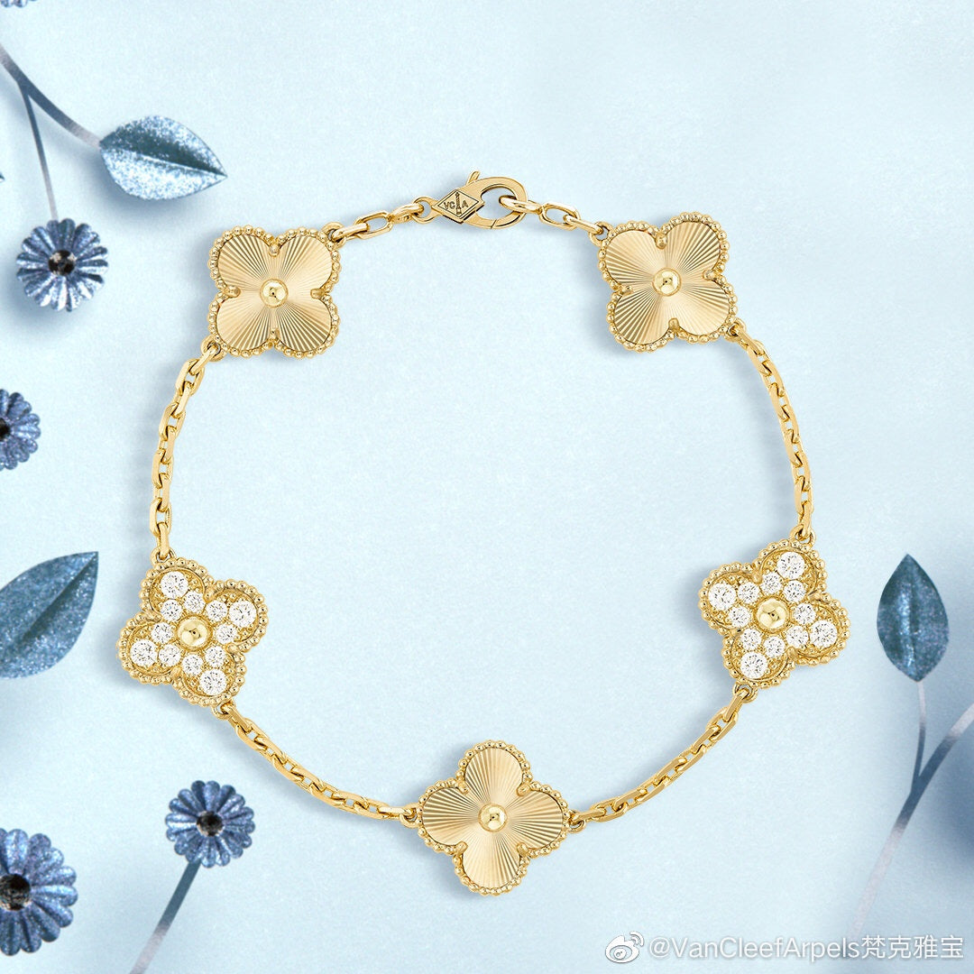 Four leaf clover lucky flower bracelet