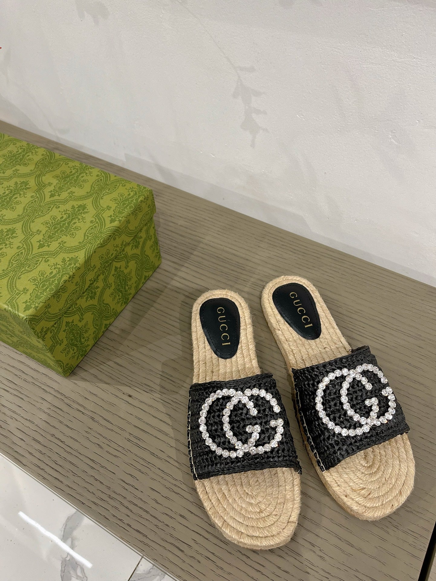 GUC* 24 new woven slippers
