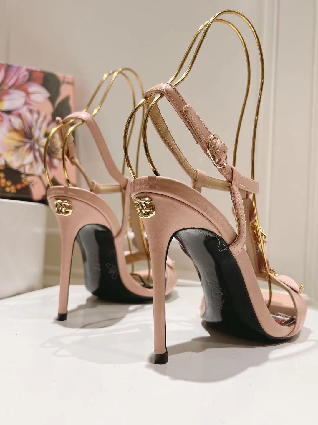 Dolc* & Gabb* 24 new high-heeled sandals
