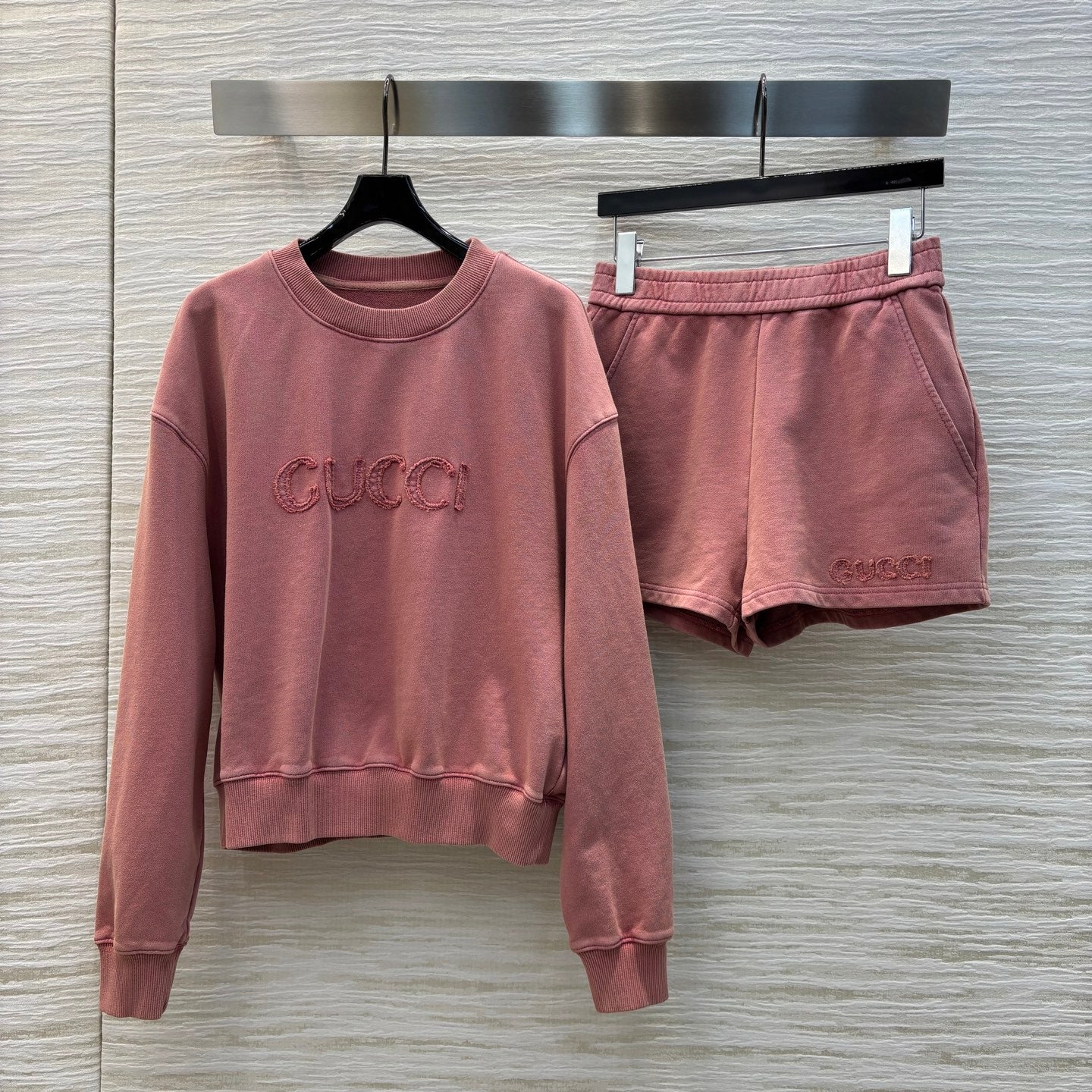 GUC* 25SS embroidered sweatshirt + elastic shorts