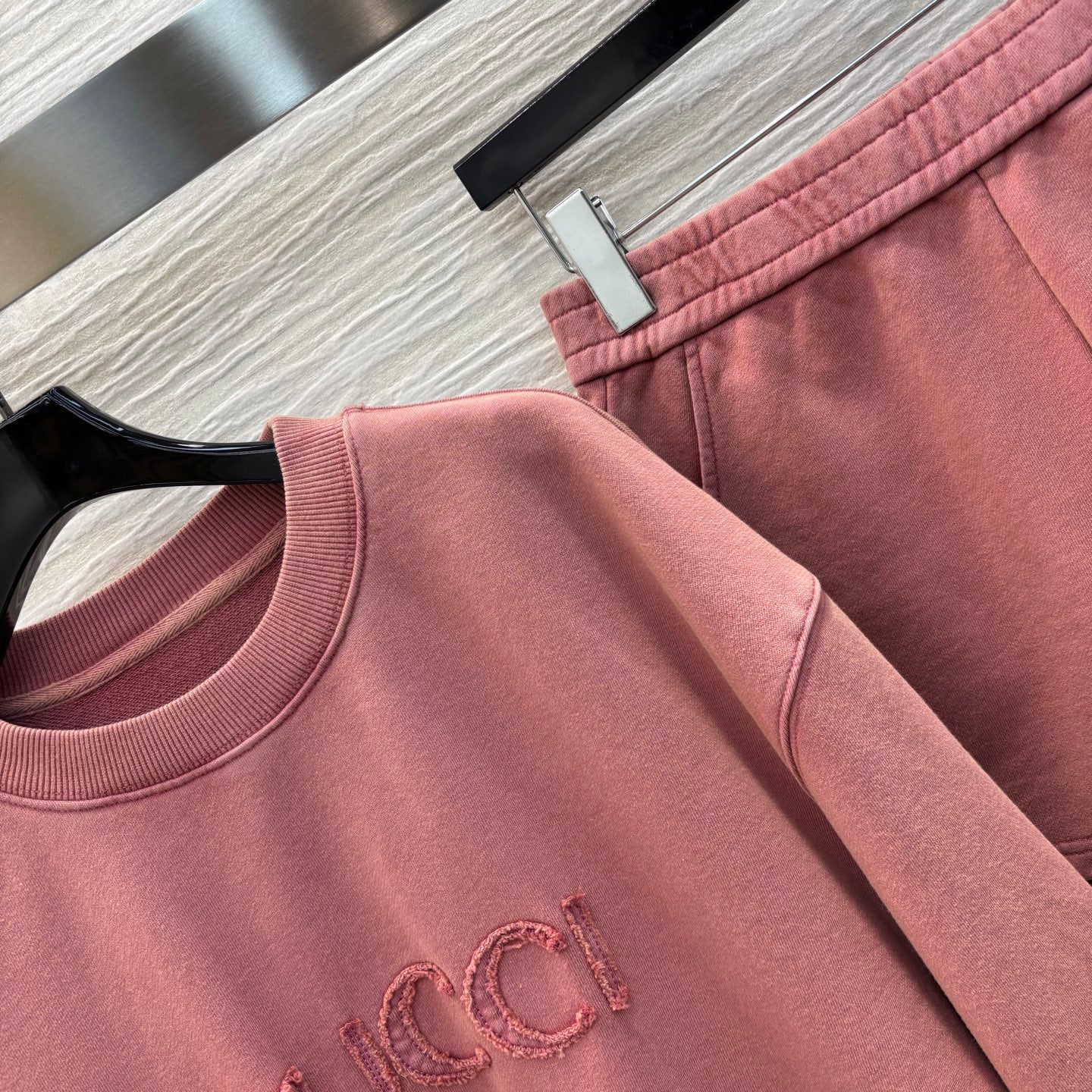 GUC* 25SS embroidered sweatshirt + elastic shorts