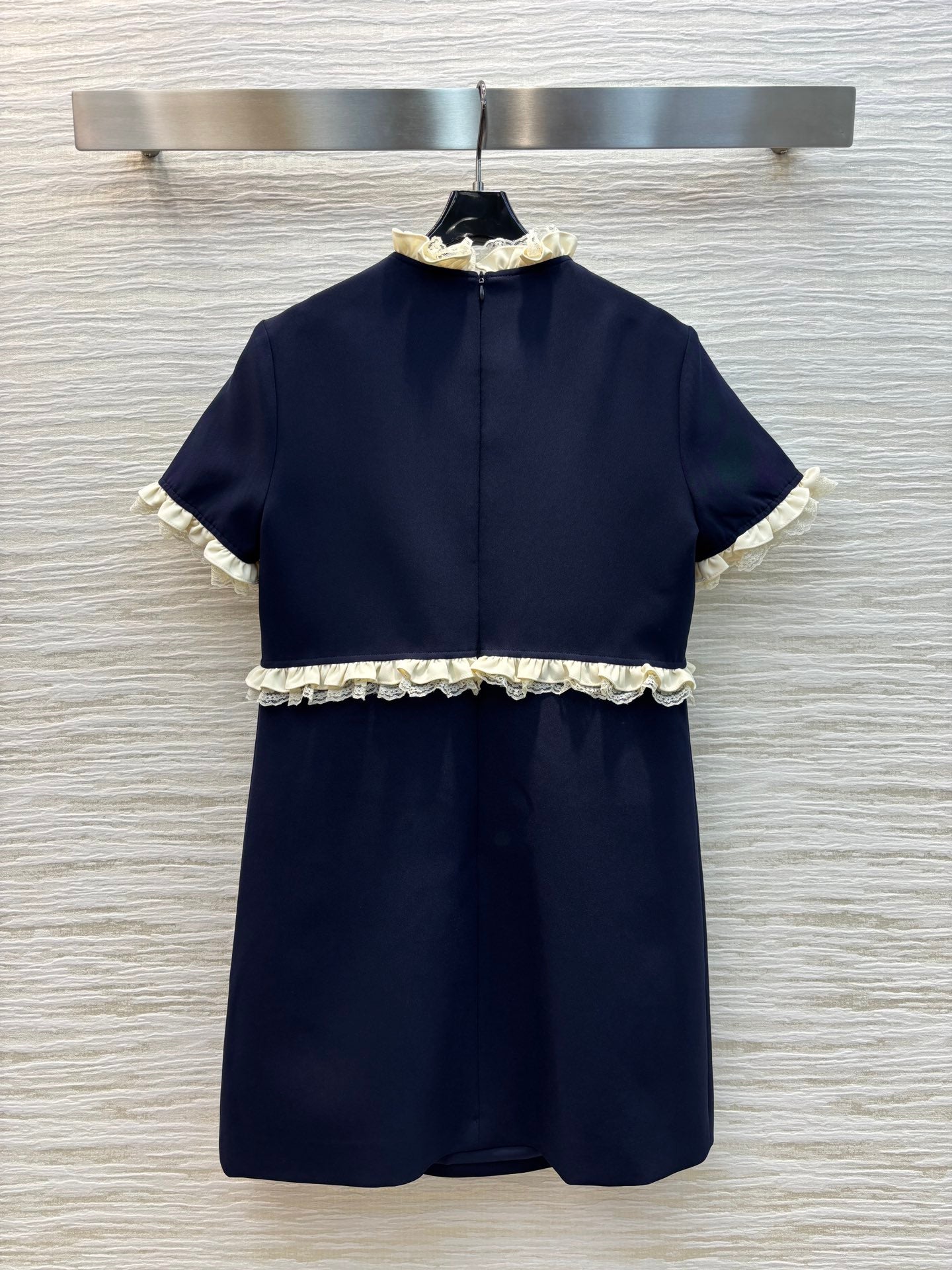 Valentino* 25SS contrast ear collar short-sleeved dress