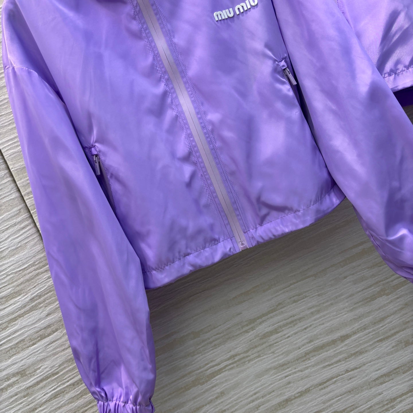 MIU* 25SS anti-hooded zip-up jacket + high-waisted shorts set