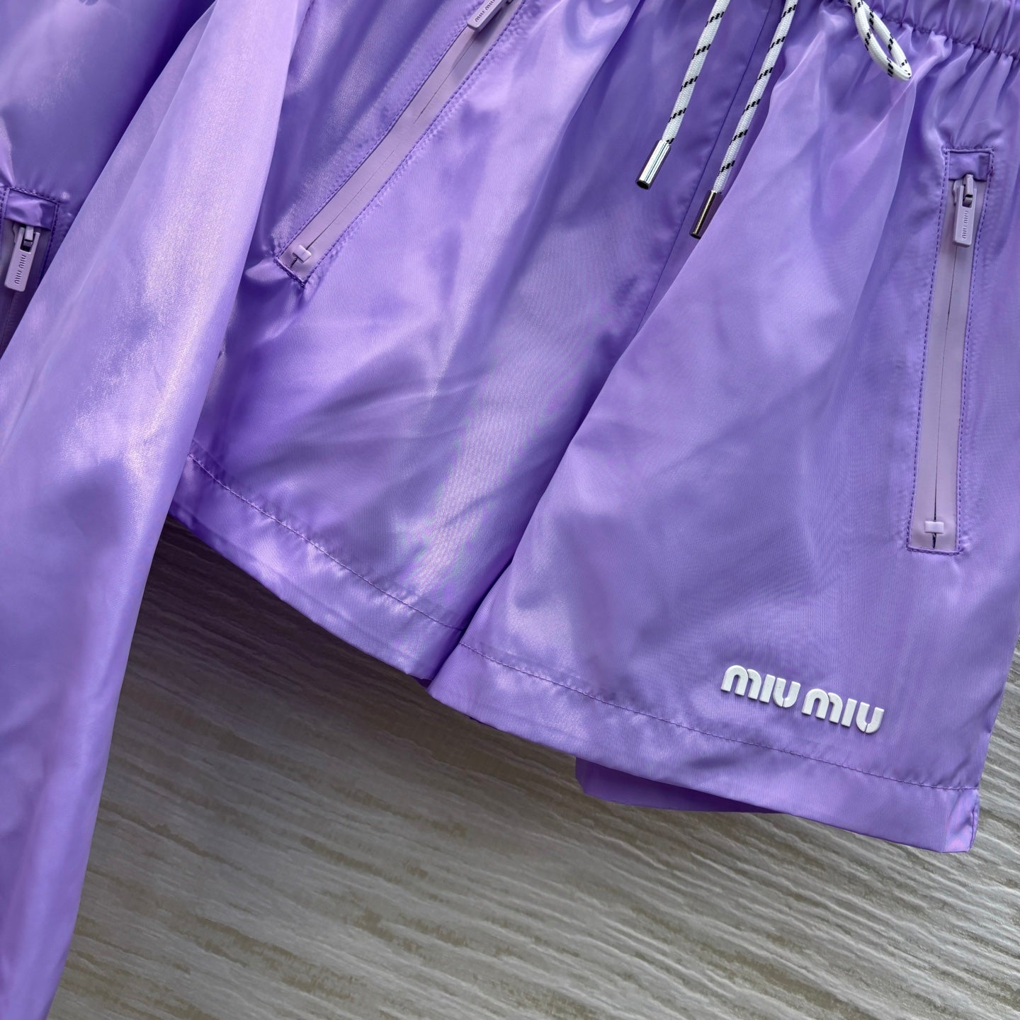 MIU* 25SS anti-hooded zip-up jacket + high-waisted shorts set