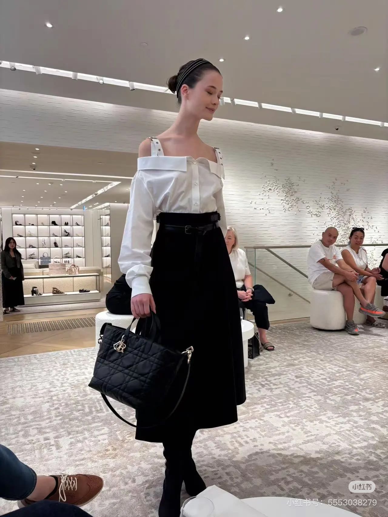 DIO* 25SS one-shoulder shirt