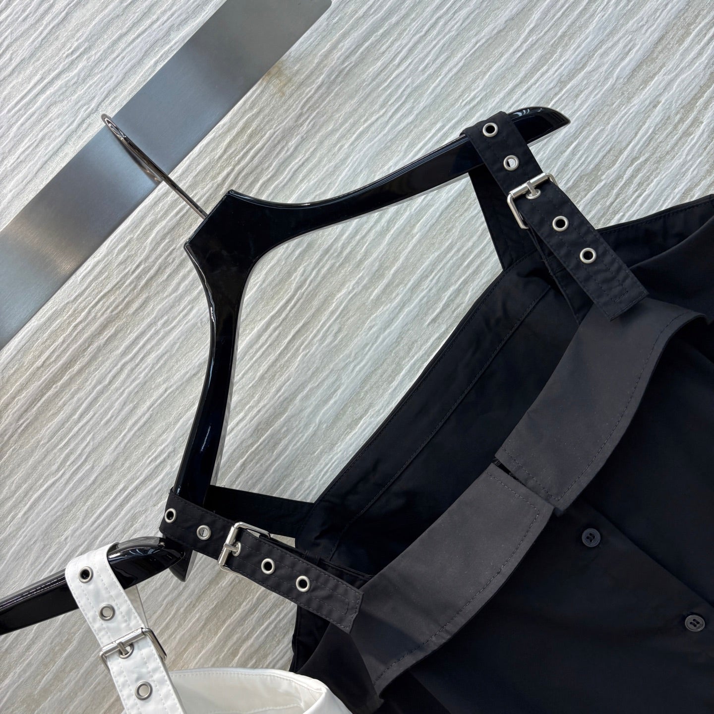 DIO* 25SS one-shoulder shirt