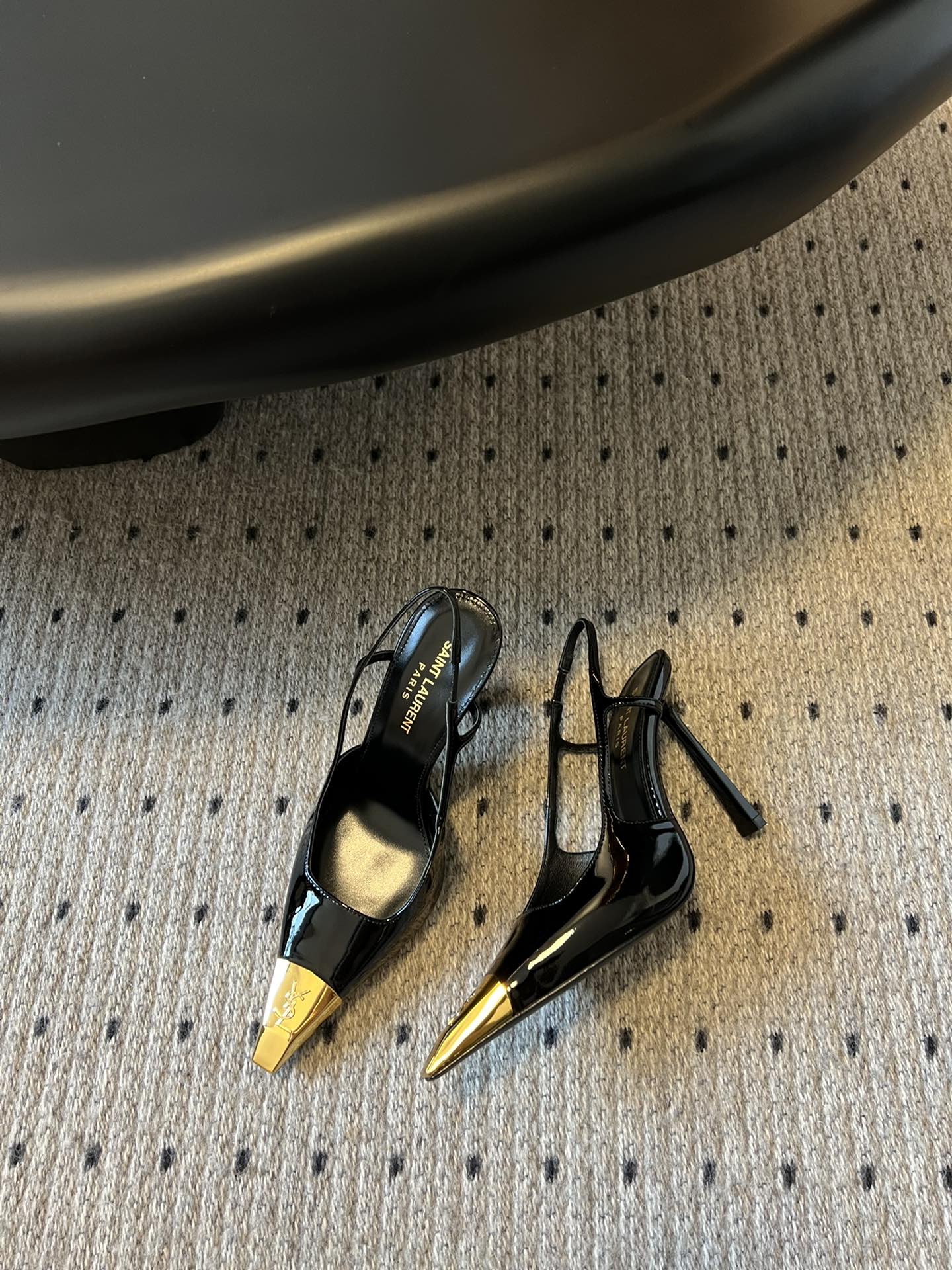 YSL*Metallic Toe Sandals