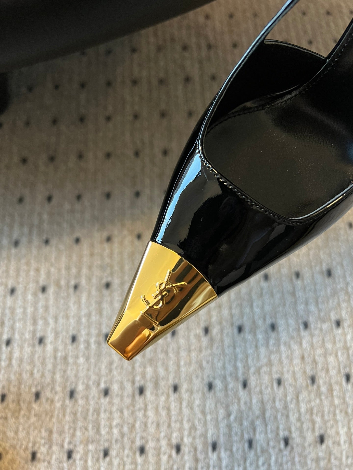 YSL*Metallic Toe Sandals