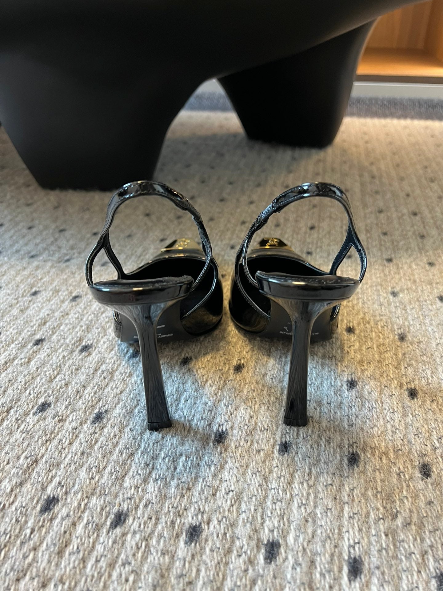 YSL*Metallic Toe Sandals