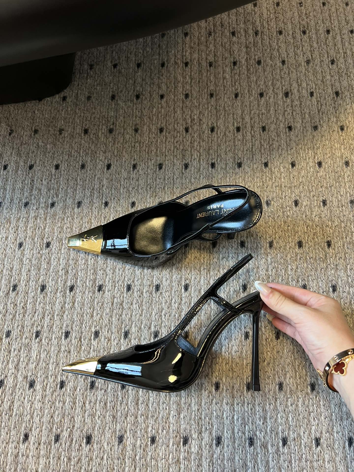 YSL*Metallic Toe Sandals