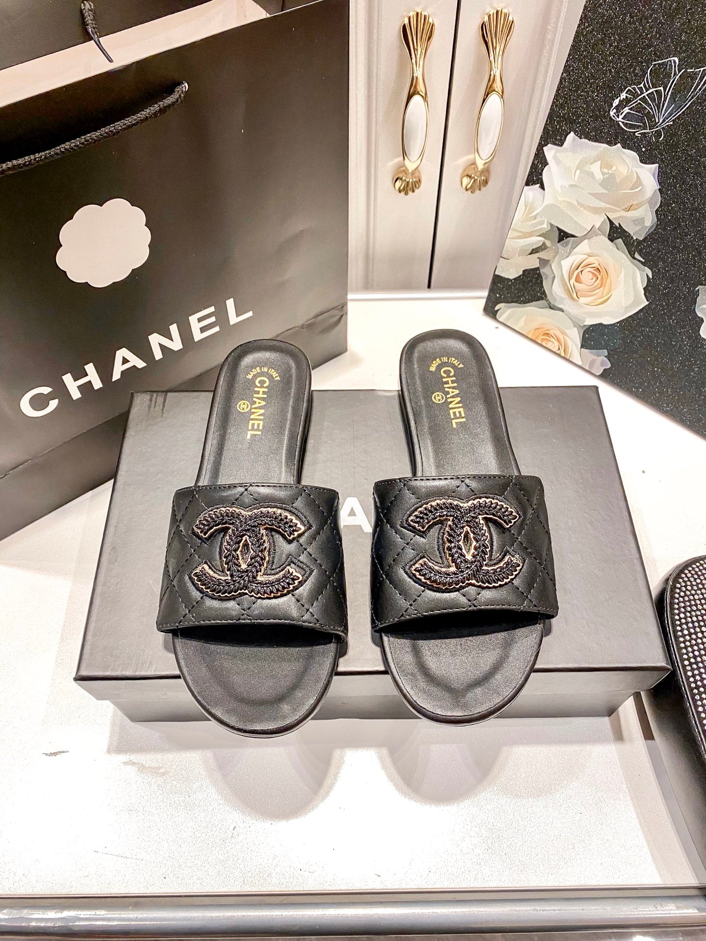 CHA* 25 new block heel/flat slippers