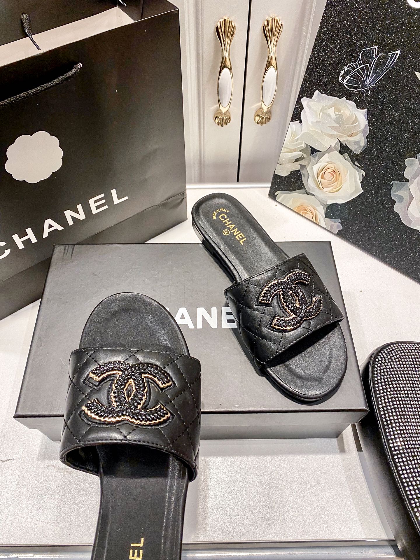 CHA* 25 new block heel/flat slippers