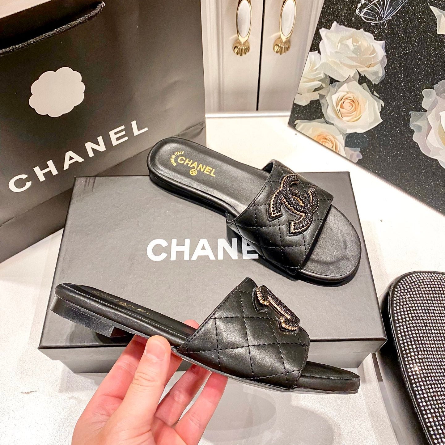 CHA* 25 new block heel/flat slippers