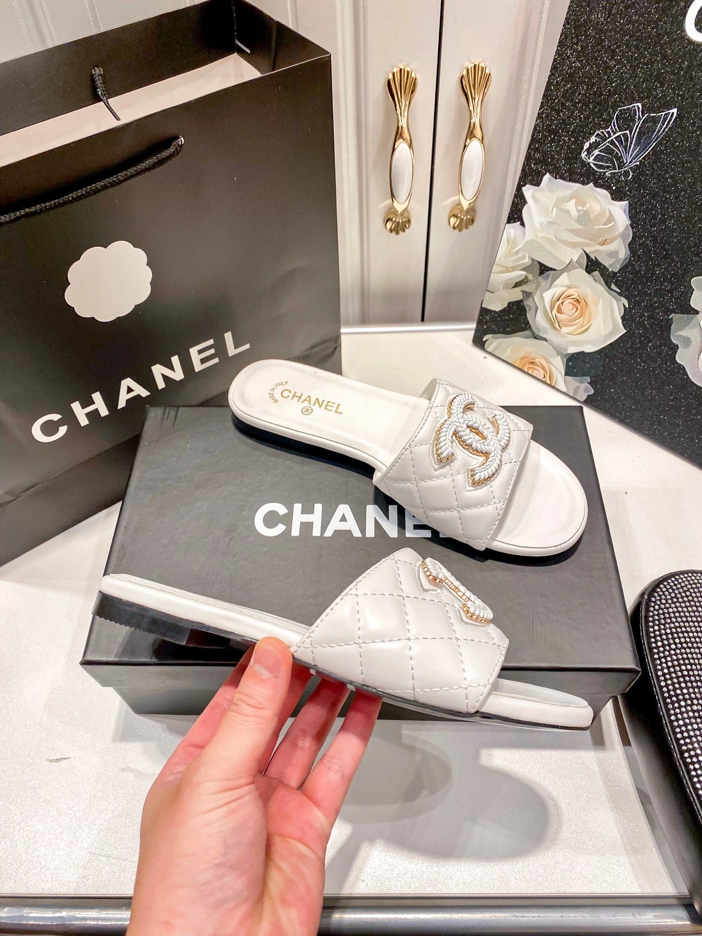 CHA* 25 new block heel/flat slippers