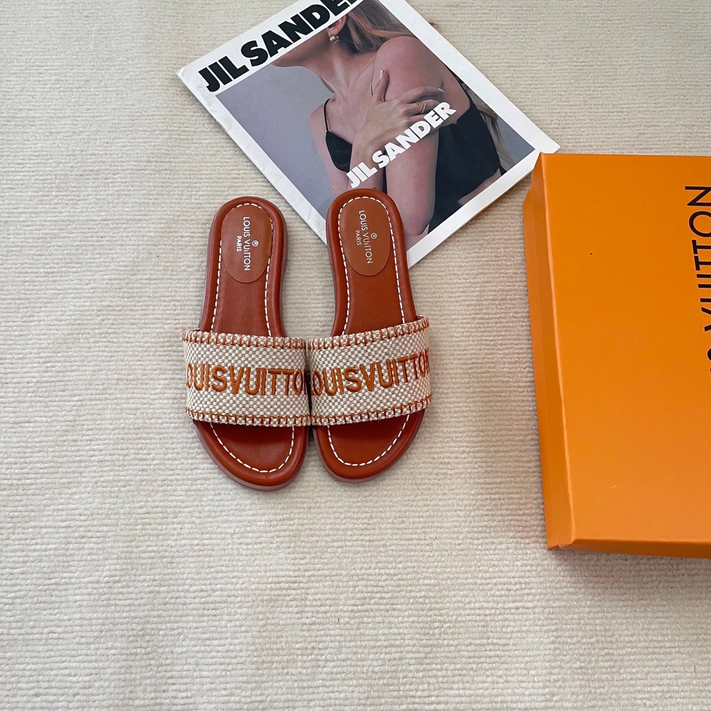 LOU* 25 embroidered flats