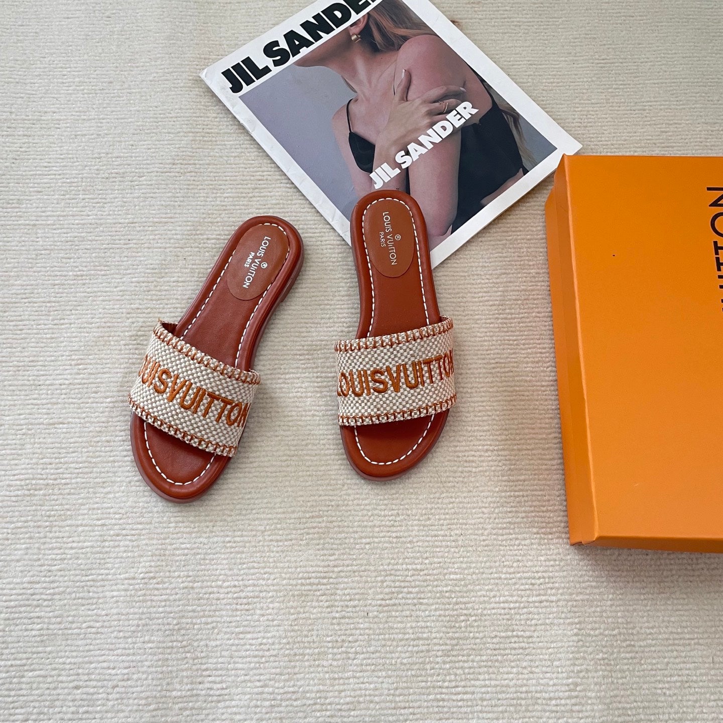 LOU* 25 embroidered flats