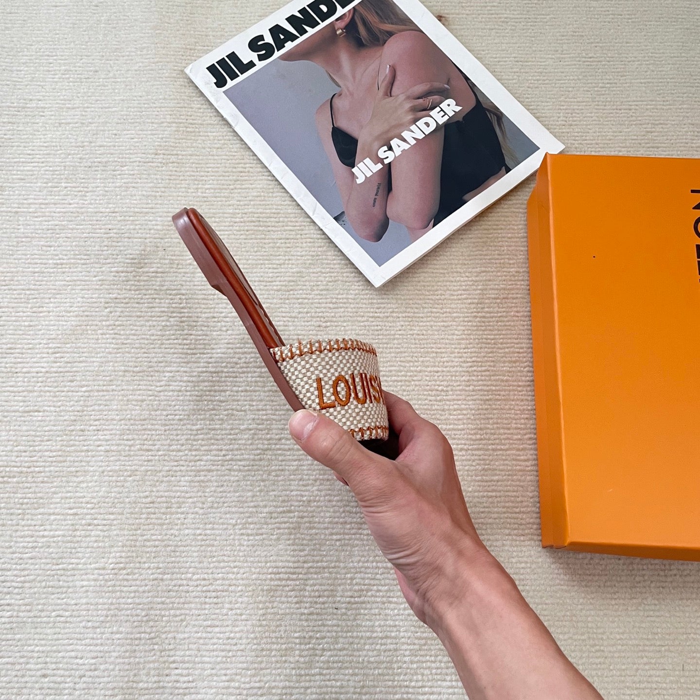 LOU* 25 embroidered flats