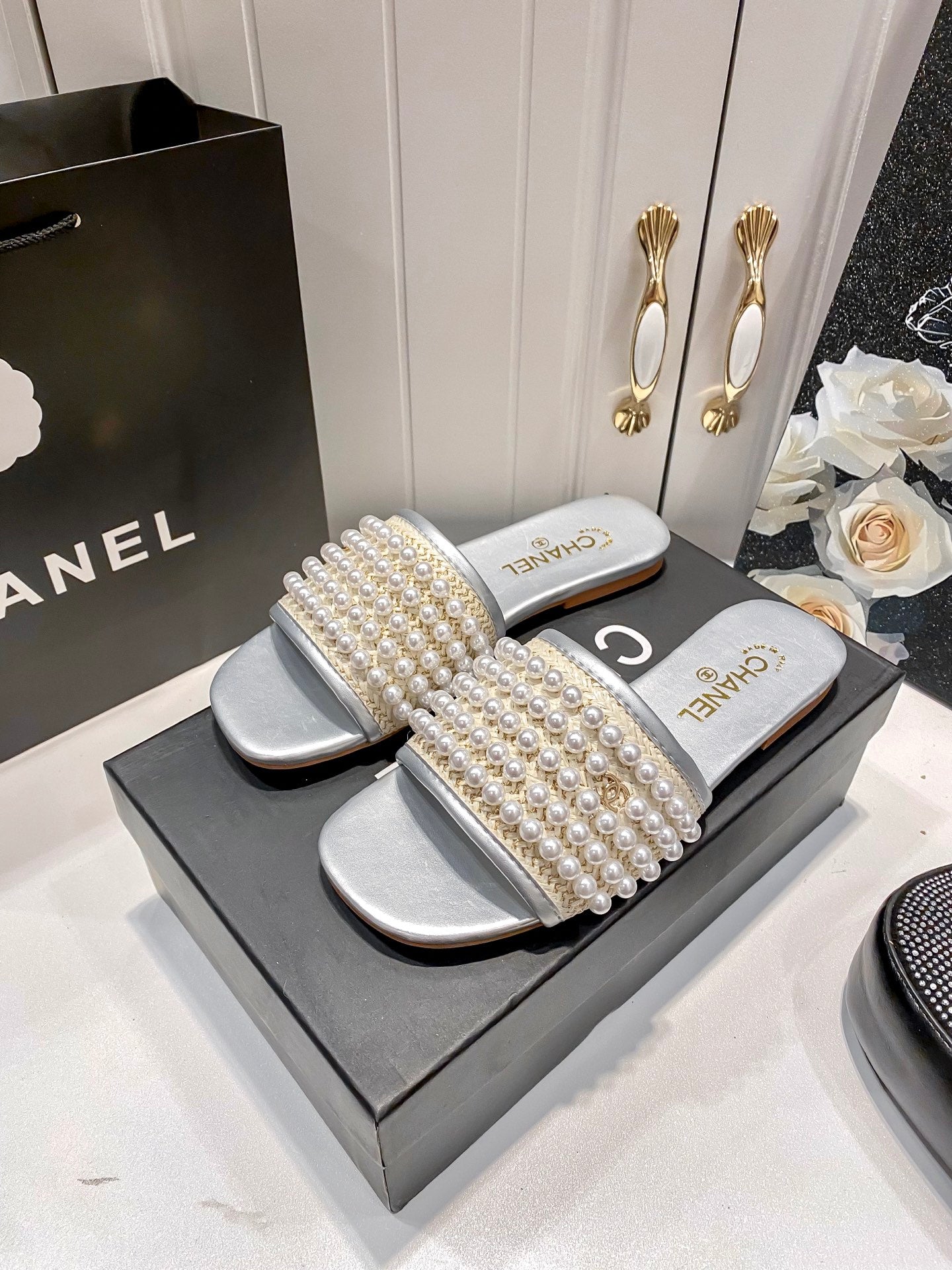 CHAN* 25 Pearl Flat Slippers